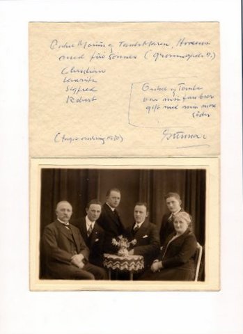 Onkel Marius og Tante Maren, Horsens 001-001.jpg - Grand onkel Marius og Grand tante Maren Horsens med deres 4 sønner. ca 1930